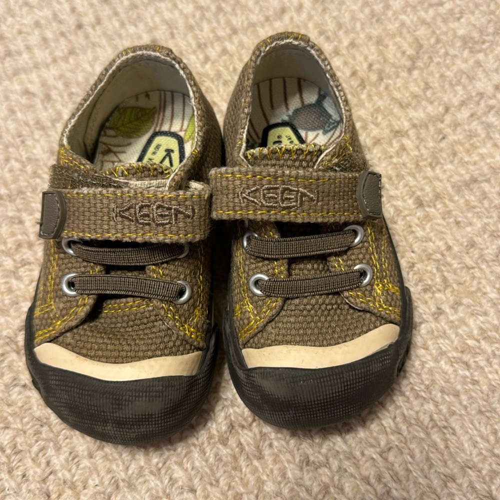 Gorgeous sneakers size 4 (11.5cm)